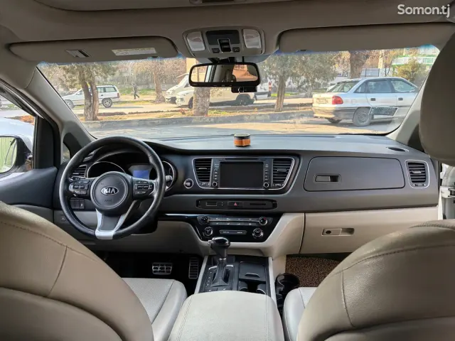 Kia Carnival 2016 · 2.2 AT