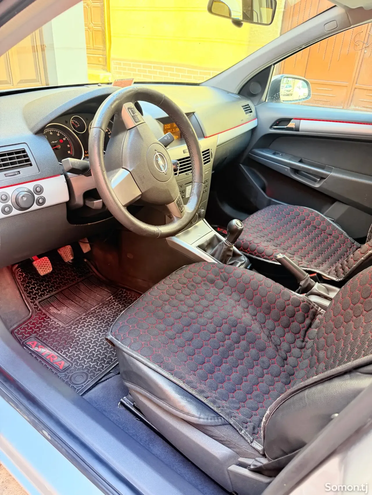 Opel Astra H 2006 · 1.6 MT