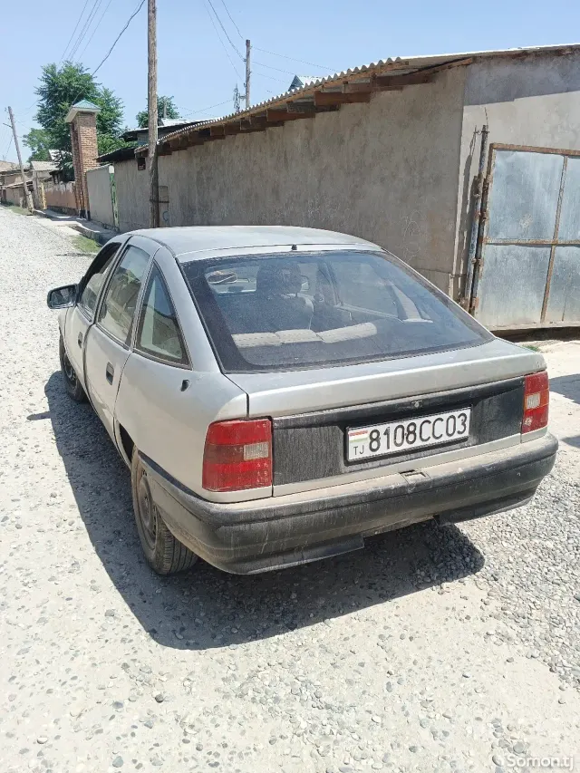 Opel Vectra A 1992 · 1.6 MT