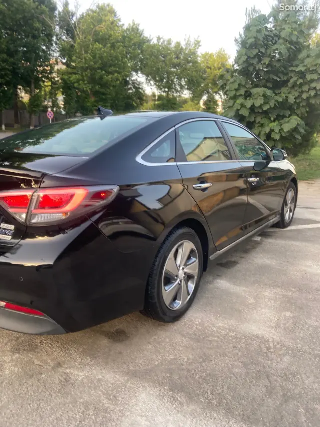 Hyundai Sonata 2017 · 2.4 AT