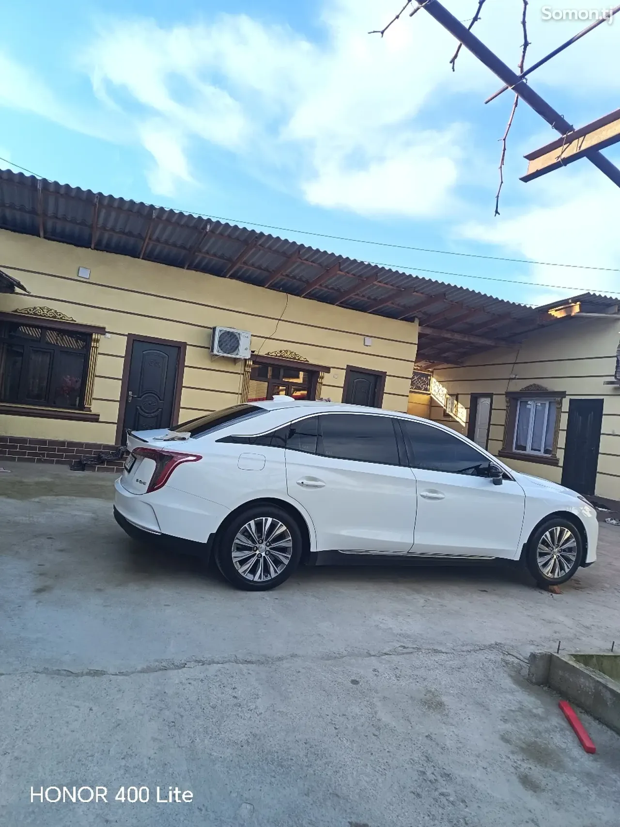 Hongqi H5 2025 · AT