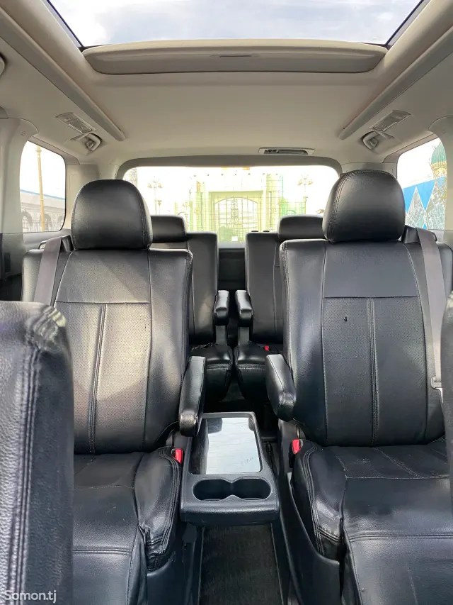 Toyota Vellfire 2011 · 2.4 CVT