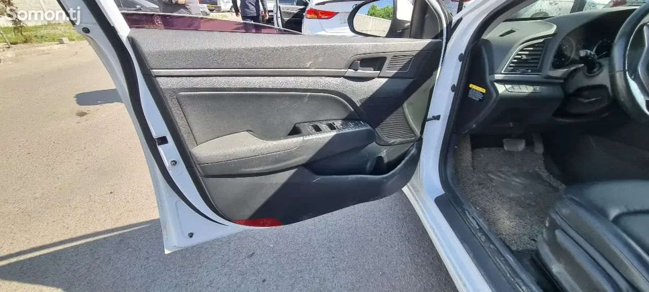 Hyundai Avante 2016 · 1.6 AT