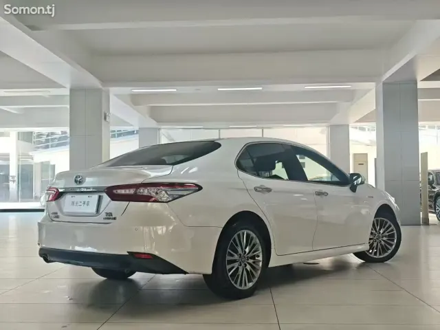 Toyota Camry 2018 · AT