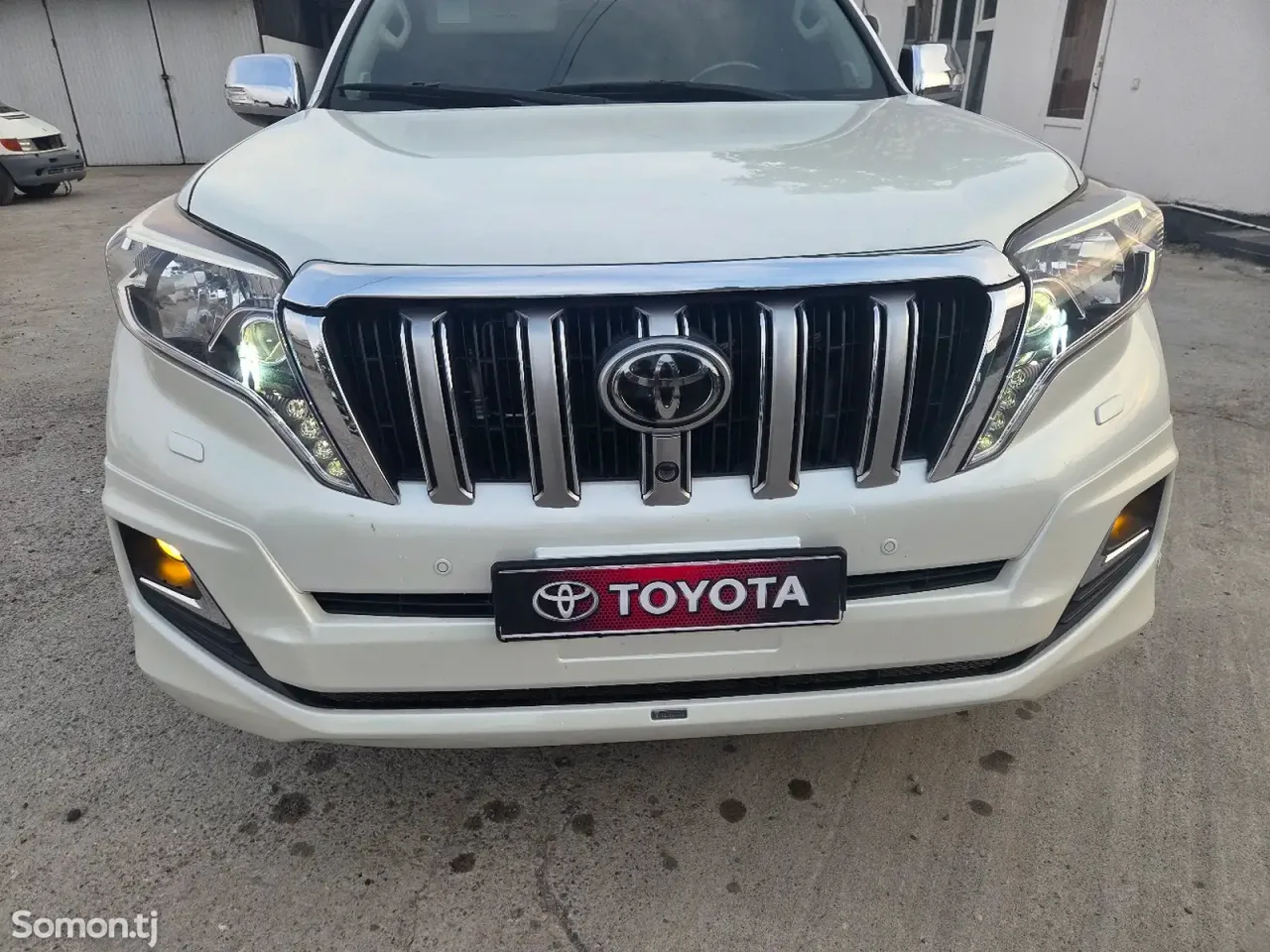 Toyota Land Cruiser Prado 2016 · 2.8 AT