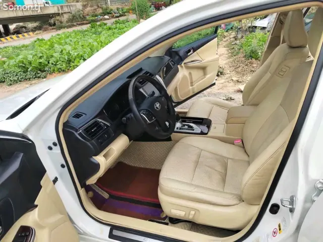 Toyota Camry 2016 · 2.0 AT