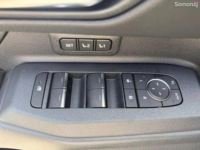 Toyota Land Cruiser Prado 2025 · 2.4 AT