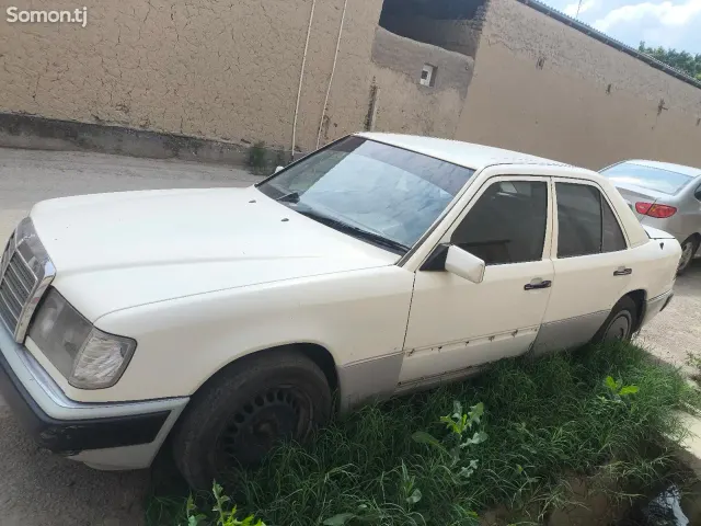 Mercedes-Benz W124 1991 · 2.0 MT