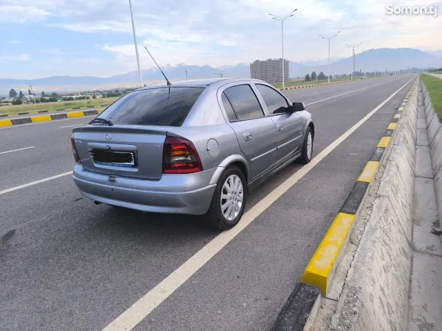 Opel Astra G 2003 · 2.2 AT