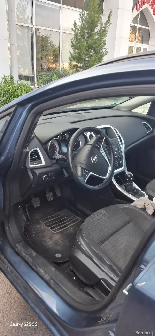 Opel Astra J 2015 · 1.4 MT