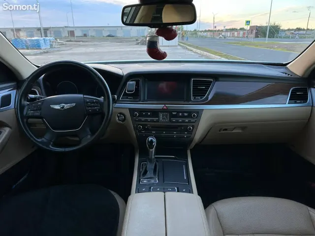 Hyundai Genesis 2016 · 3.0 AT