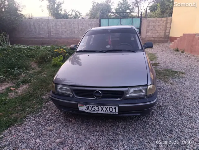 Opel Astra F 1996 · 1.6 MT