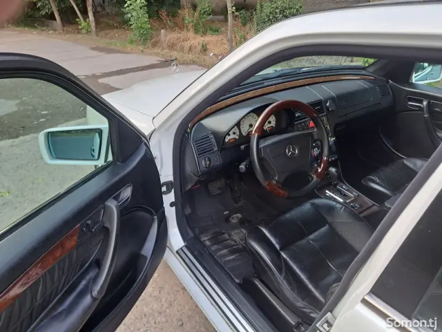 Mercedes-Benz C class 1999 · 2.4 AT