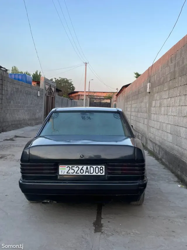 Mercedes-Benz W201 1990 · 1.8 MT