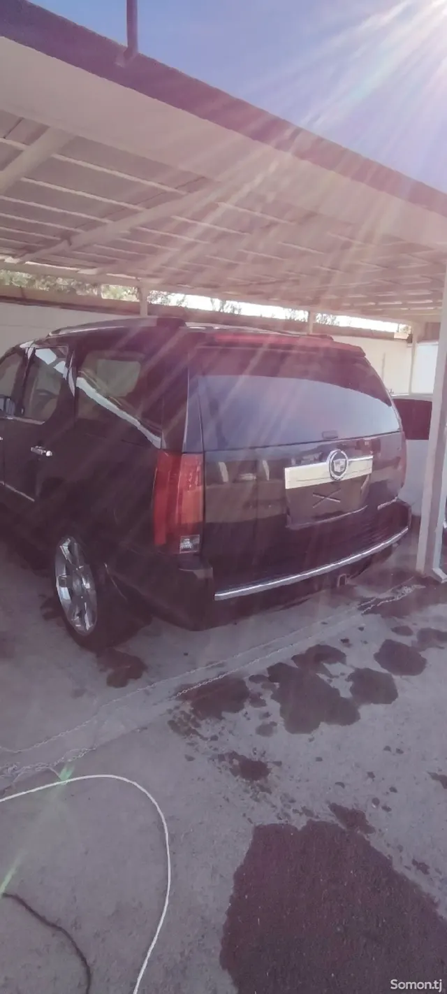 Cadillac Другая модель 2008 · 6.2 AT