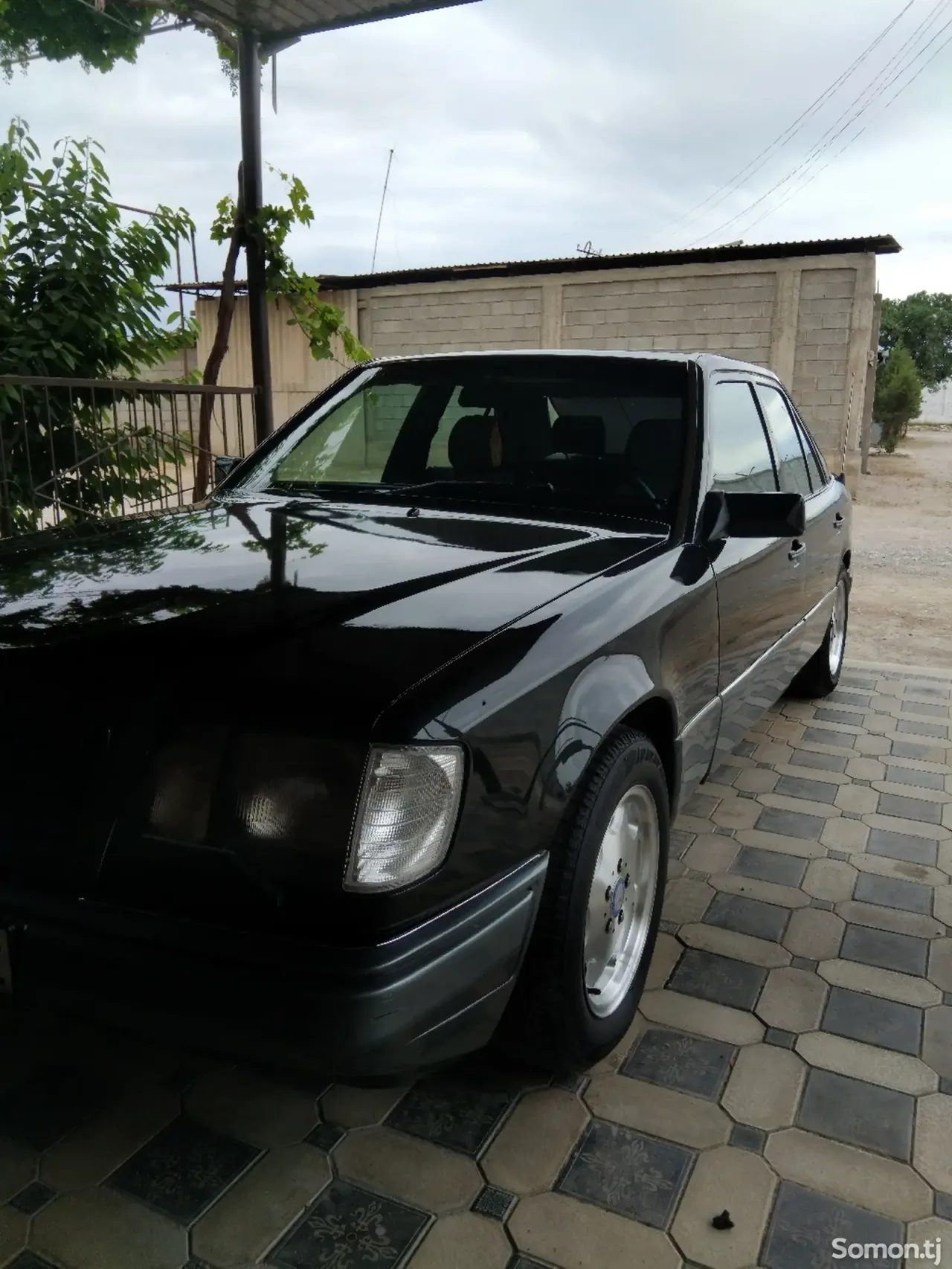 Mercedes-Benz W124 1993 · 2.0 MT