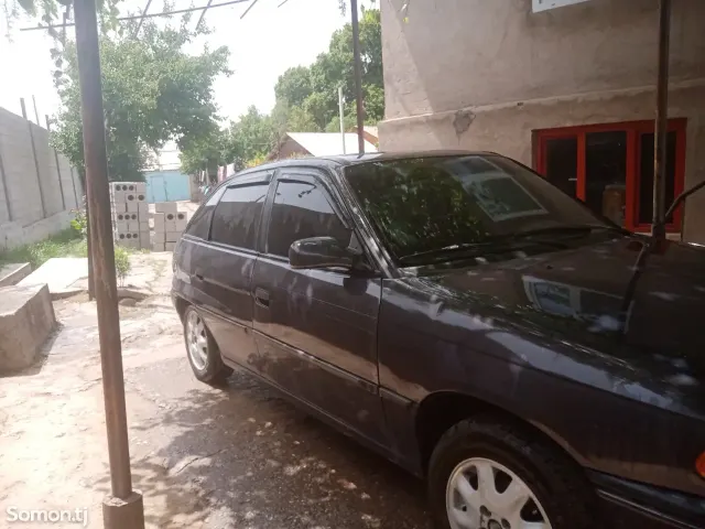 Opel Astra F 1996 · 1.6 MT