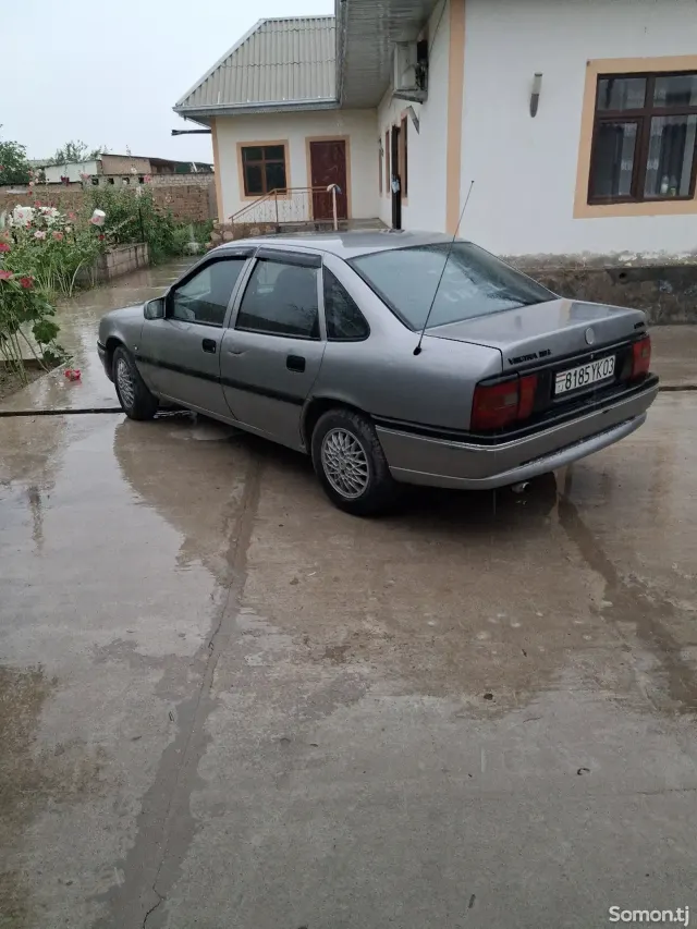 Opel Vectra A 1995 · 1.6 MT