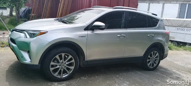 Toyota RAV 4 2017 · 2.4 AT