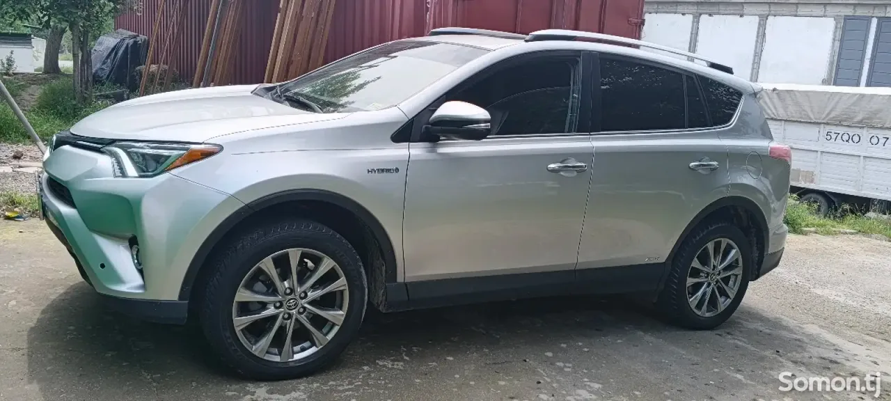 Toyota RAV 4 2017 · 2.4 AT