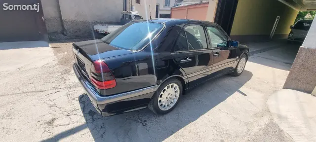 Mercedes-Benz C class 1999 · 2.4 AT