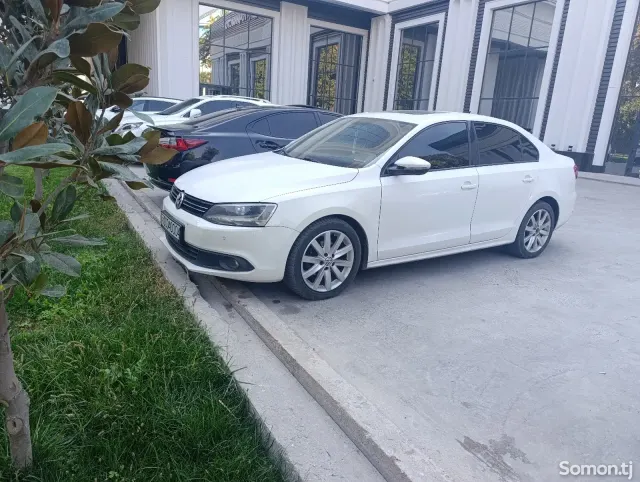 Volkswagen Jetta 2012 · 2.0 AT