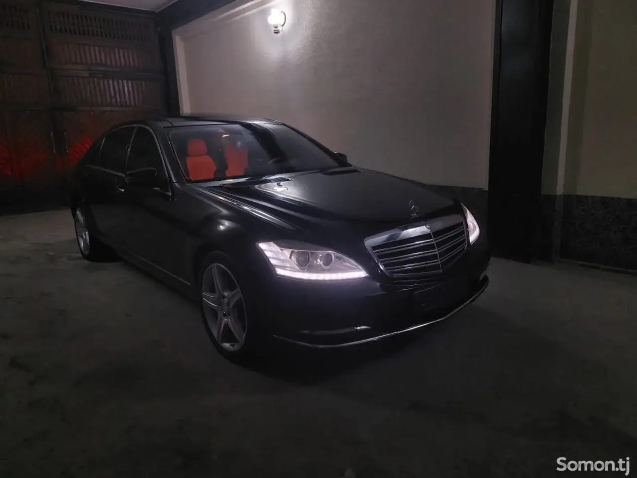 Mercedes-Benz S class 2011 · 5.0 AT