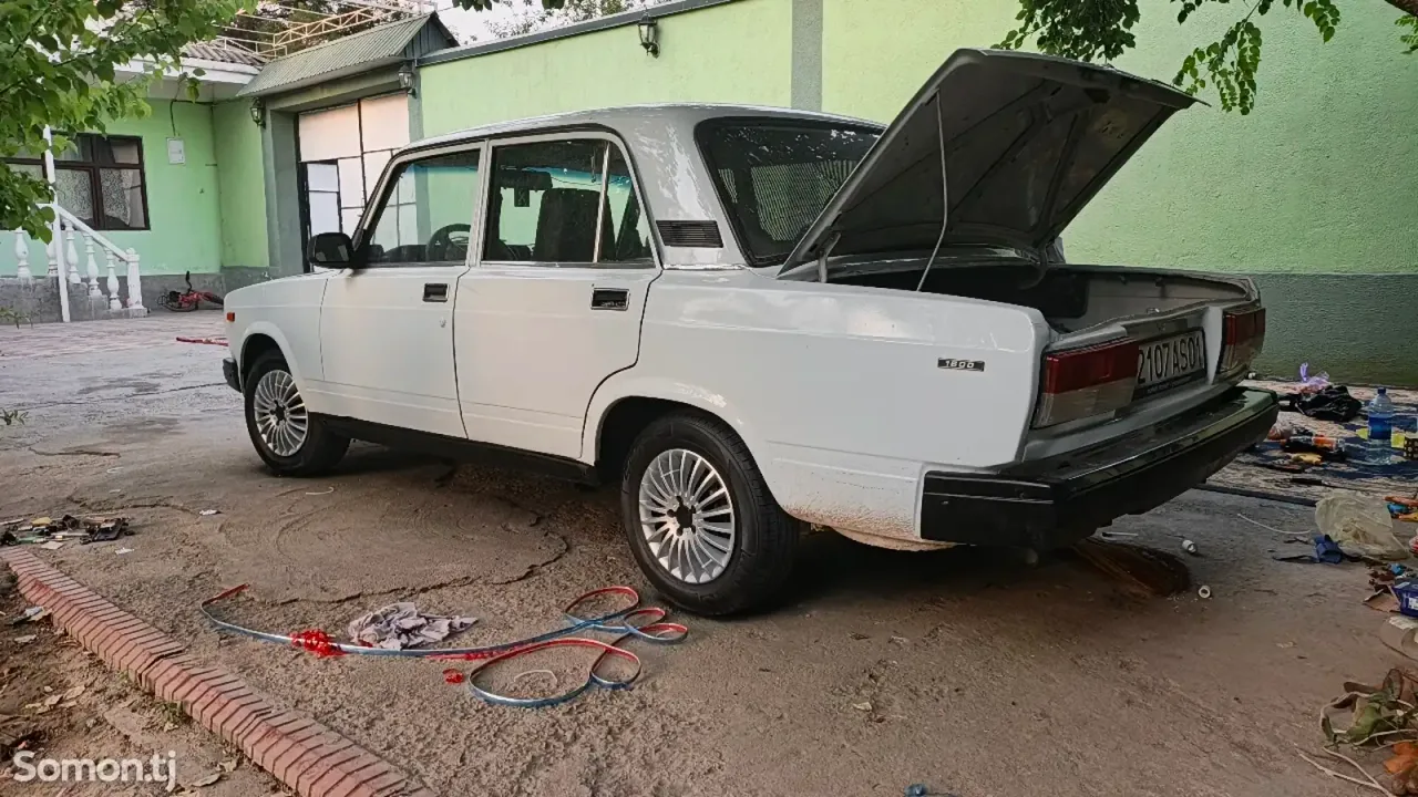 Lada (ВАЗ) 2107 2005 · 1.6 MT