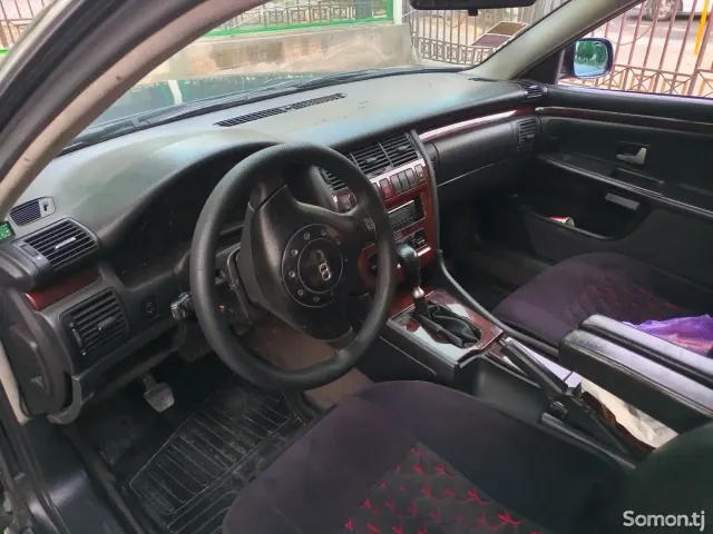 Audi A8 1995 · 3.7 MT