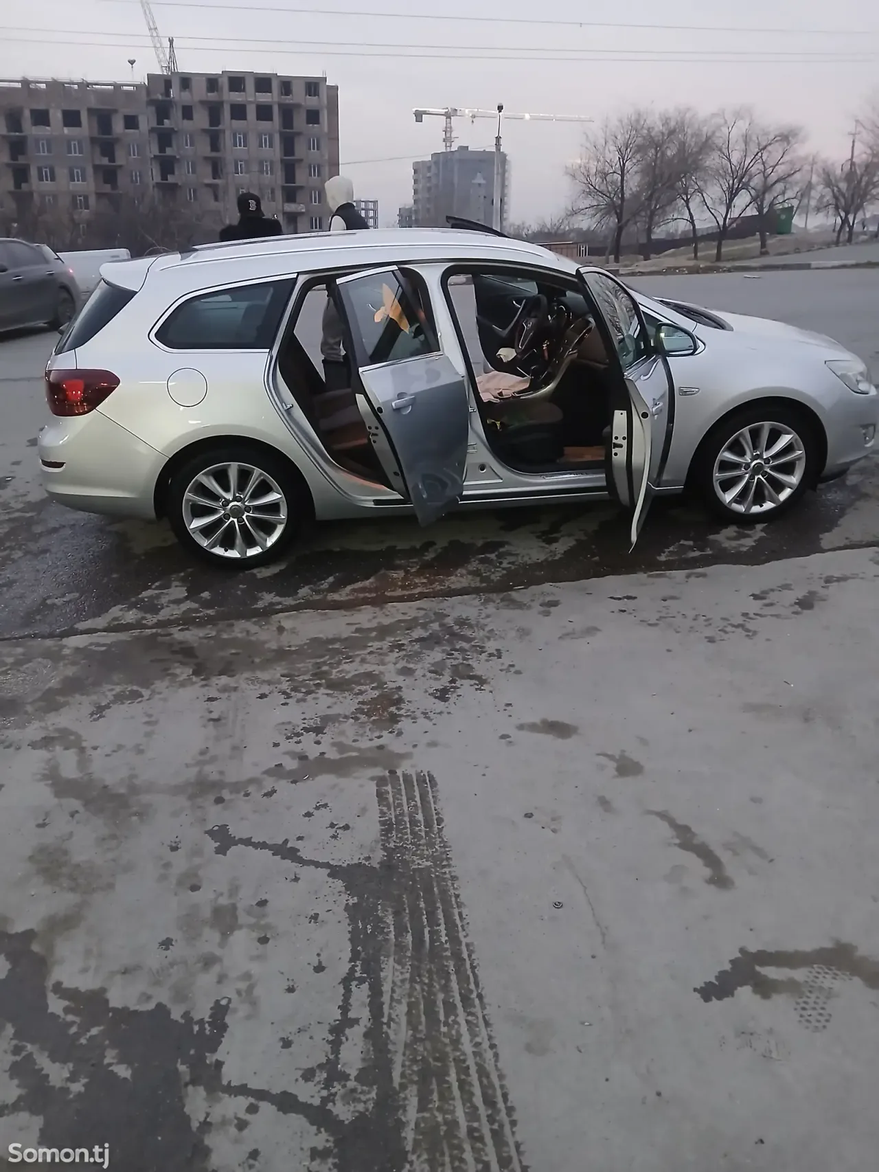 Opel Astra J 2011 · 1.7 MT