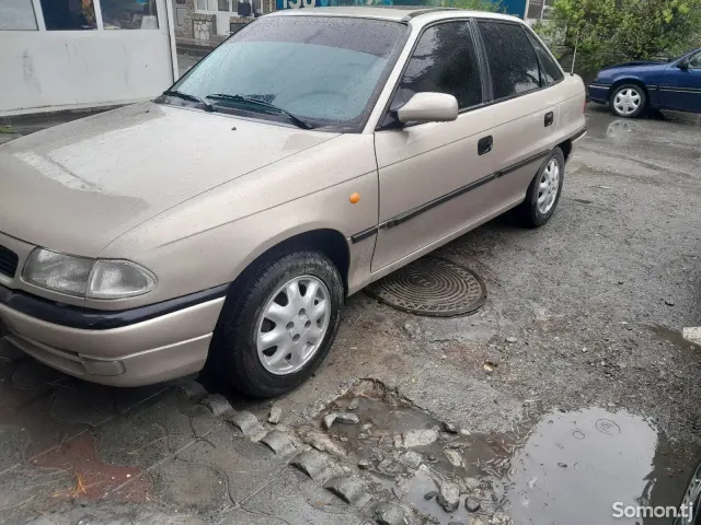 Opel Astra F 1998 · 1.6 AT