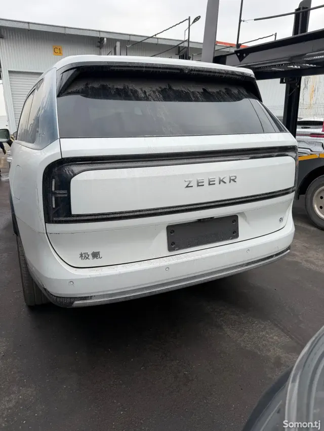Zeekr 009 2025 · 2.8 AMT
