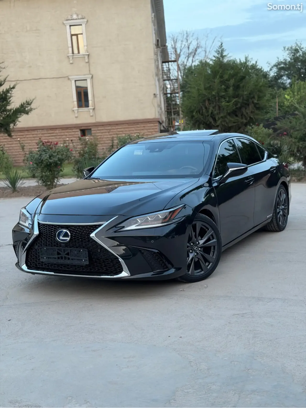 Lexus ES series 2020 · 2.5 AT
