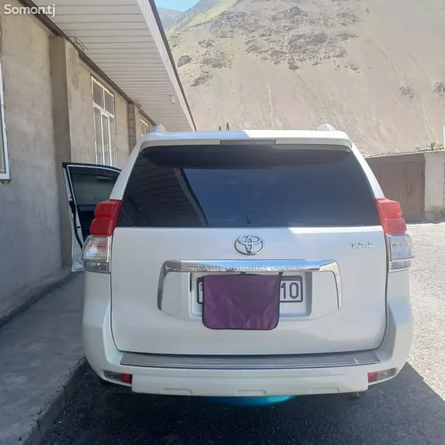 Toyota Land Cruiser Prado 2012 · 2.7 AT