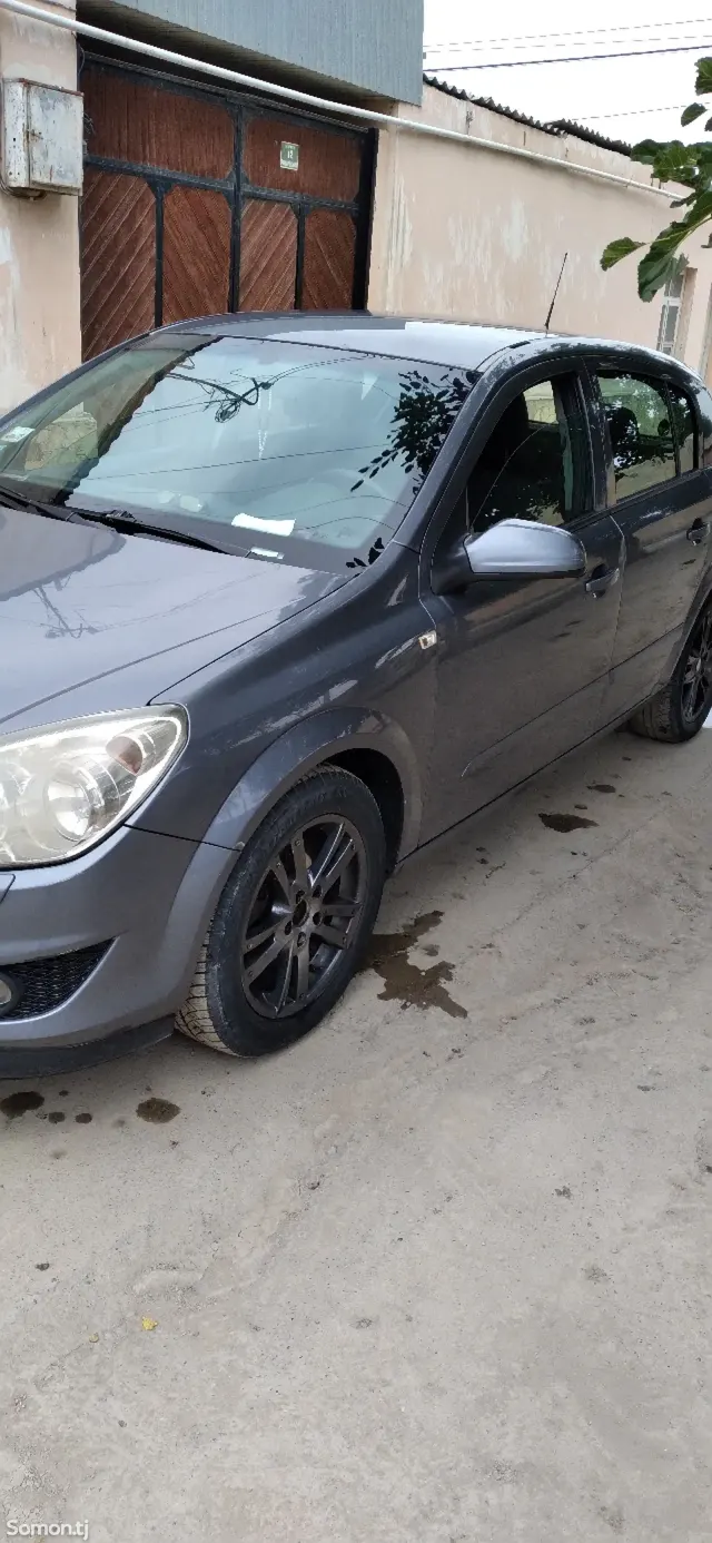 Opel Astra H 2009 · 1.6 MT