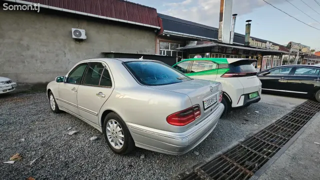 Mercedes-Benz E class 2000 · 2.0 AT