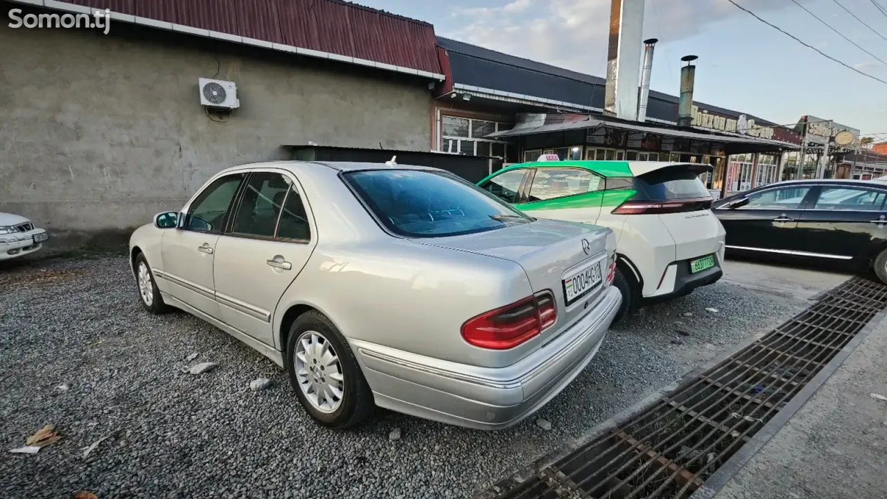 Mercedes-Benz E class 2000 · 2.0 AT