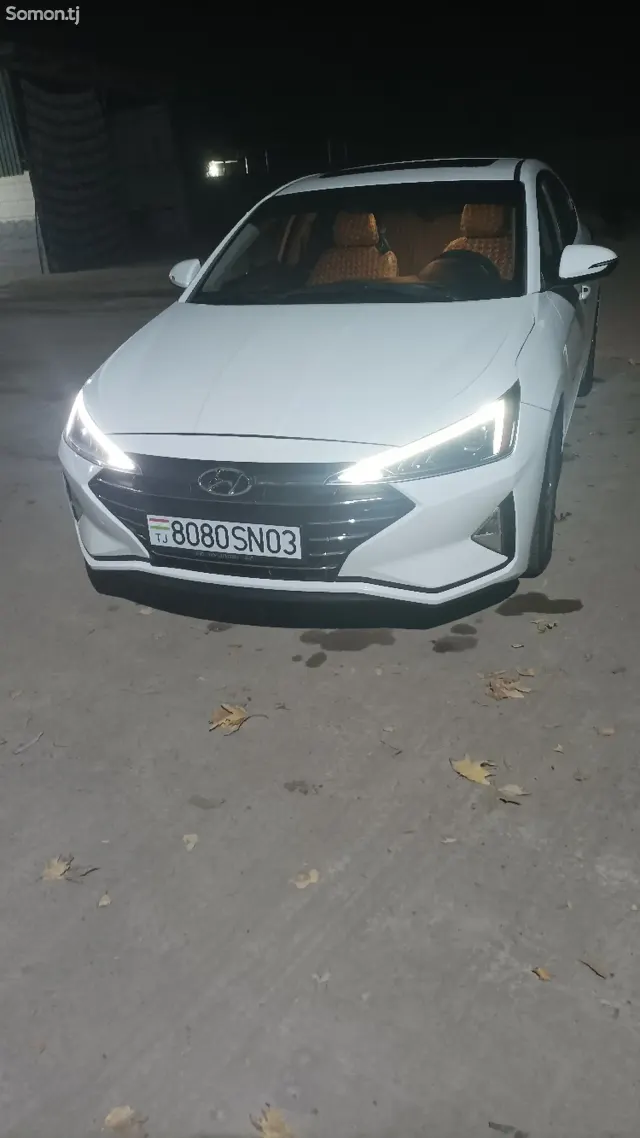 Hyundai Elantra 2019 · 2.0 AT
