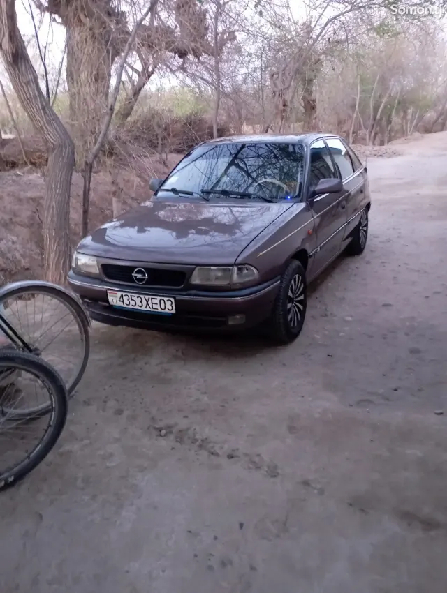 Opel Astra F 1997 · 1.6 MT