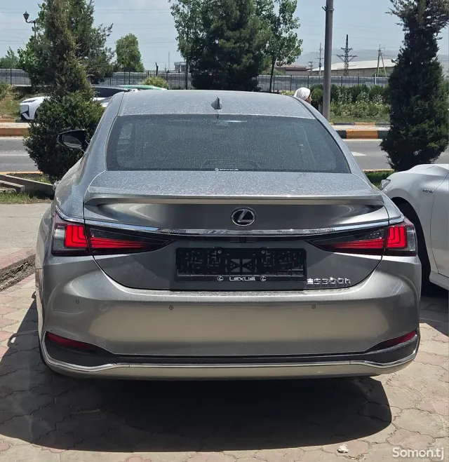 Lexus ES series 2024 · 2.5 AT