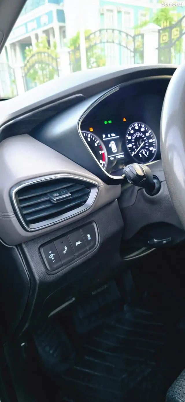 Hyundai Santa Fe 2019 · 2.4 AT