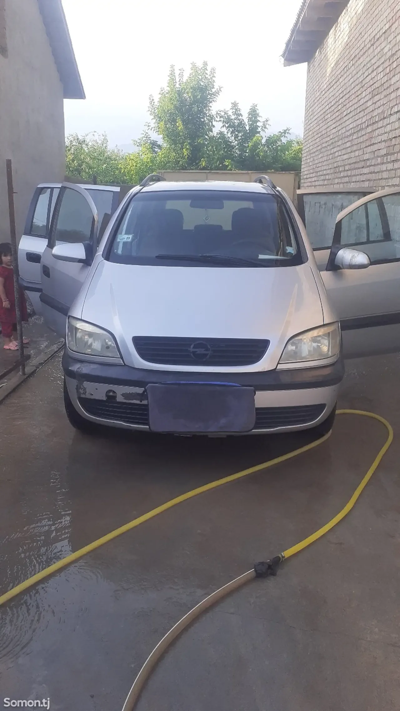 Opel Zafira 1999 · 1.8 MT