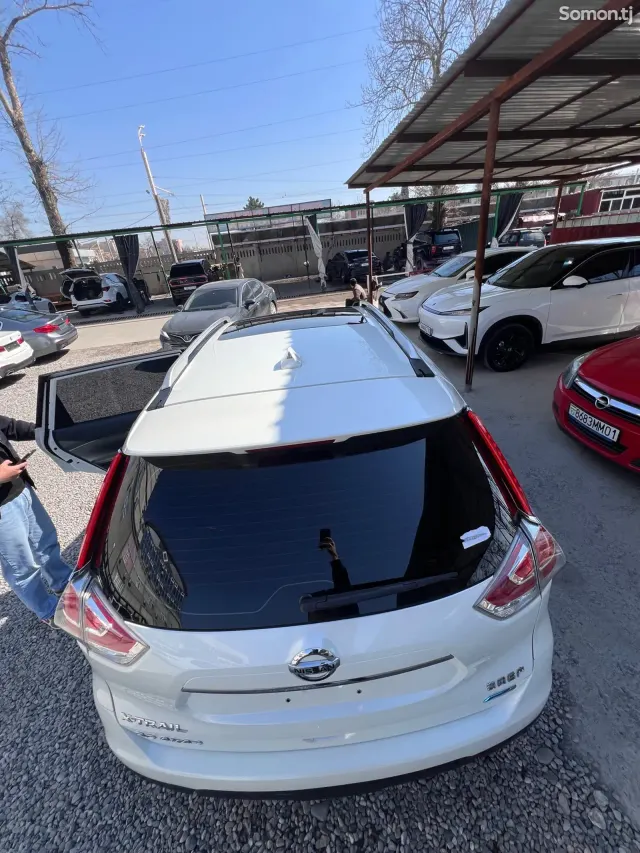 Nissan X-Trail 2015 · 2.5 AT