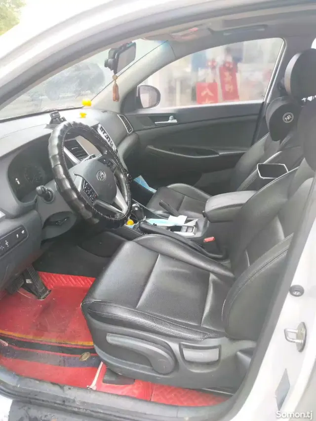 Hyundai Tucson 2016 · 1.6 AT