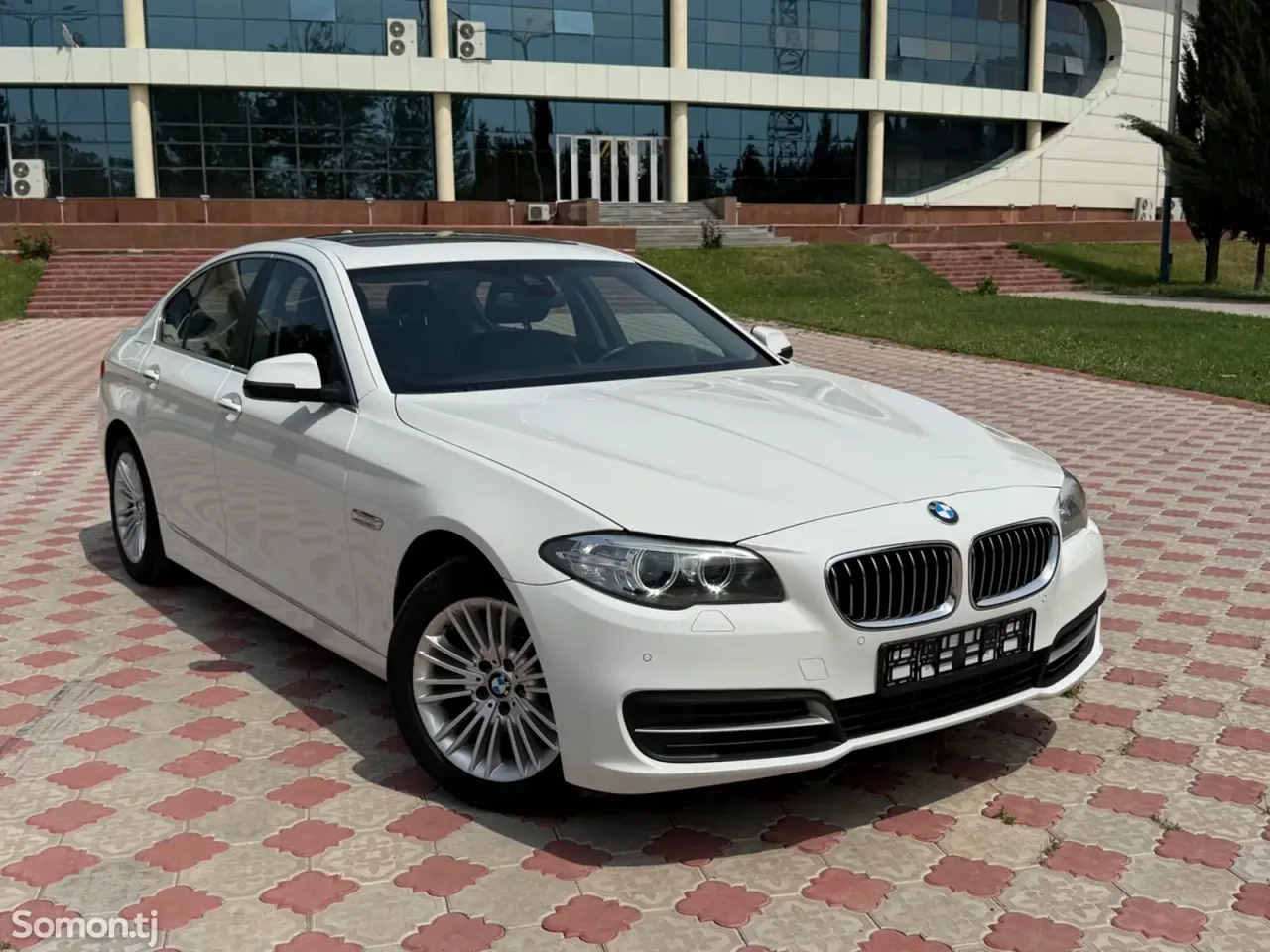 BMW 5 series 2015 · 2.0 AT