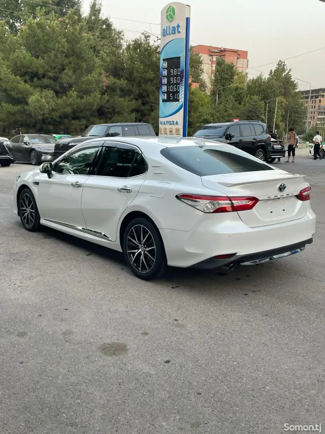 Toyota Camry 2018 · 2.5 AT