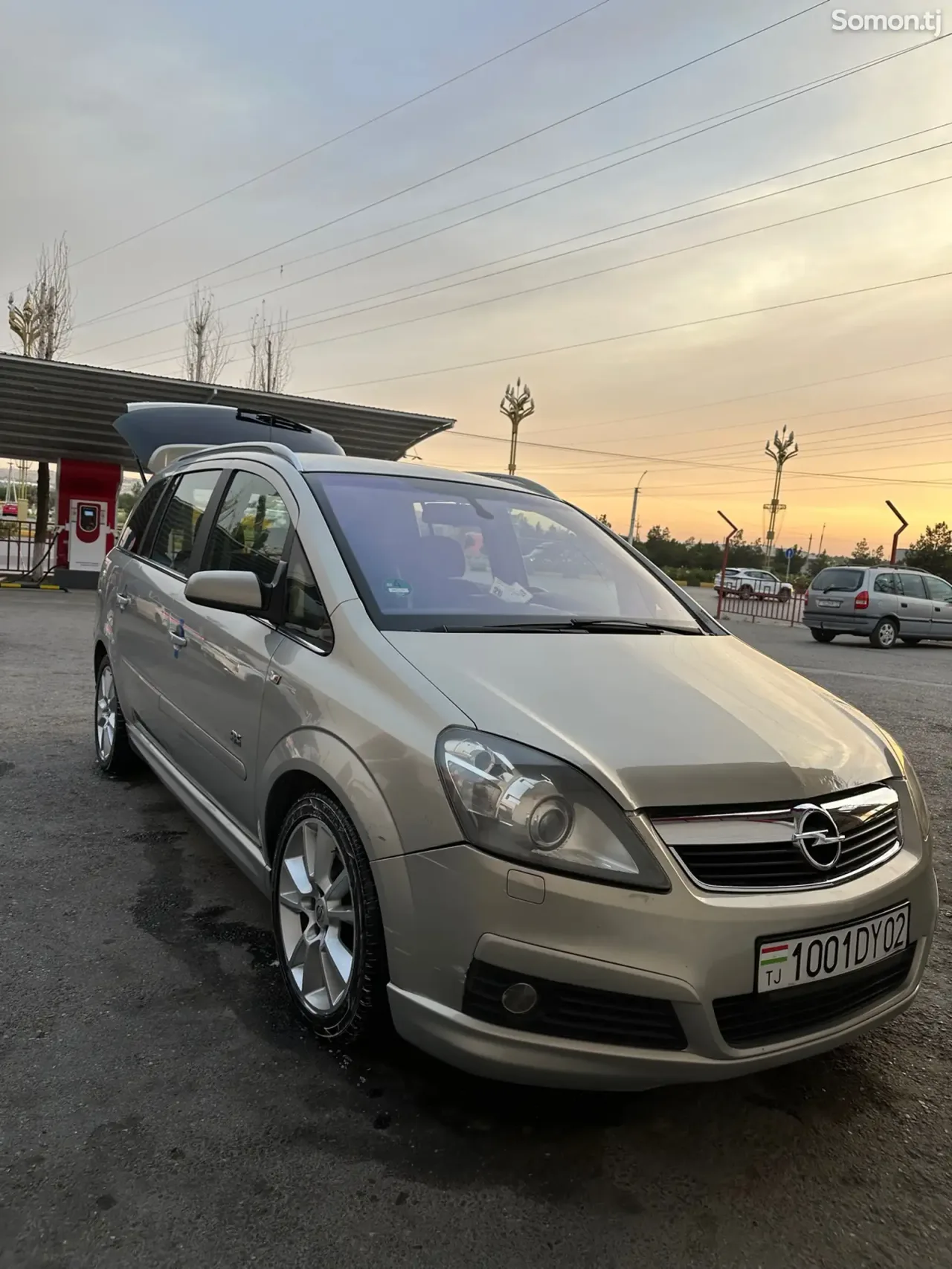 Opel Zafira 2006 · 2.2 MT