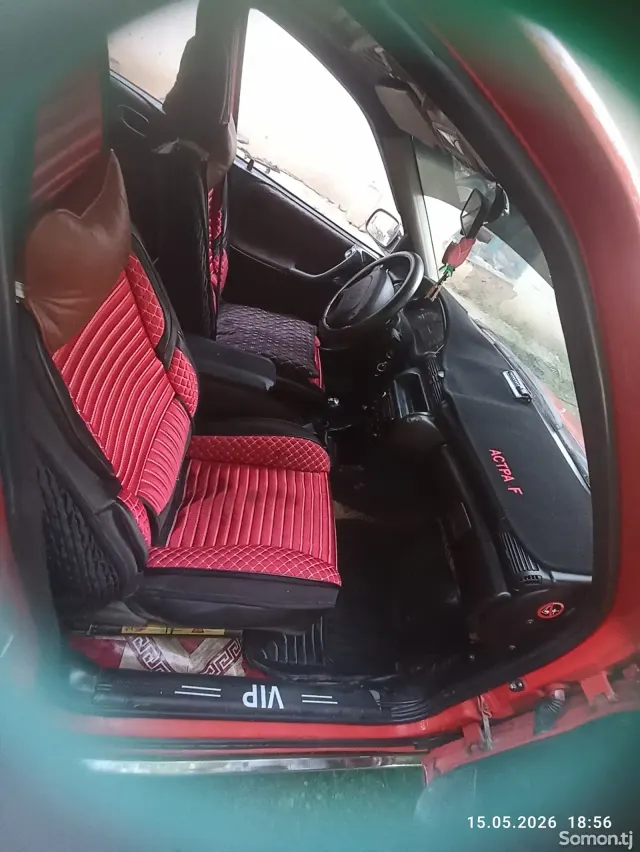 Opel Astra F 1993 · 1.6 MT