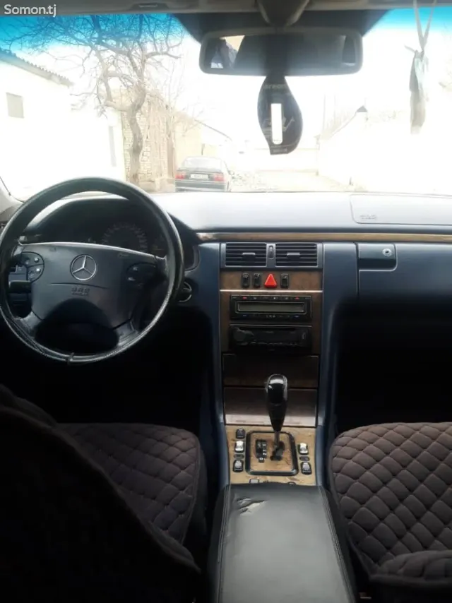 Mercedes-Benz E class 2000 · 3.2 AT