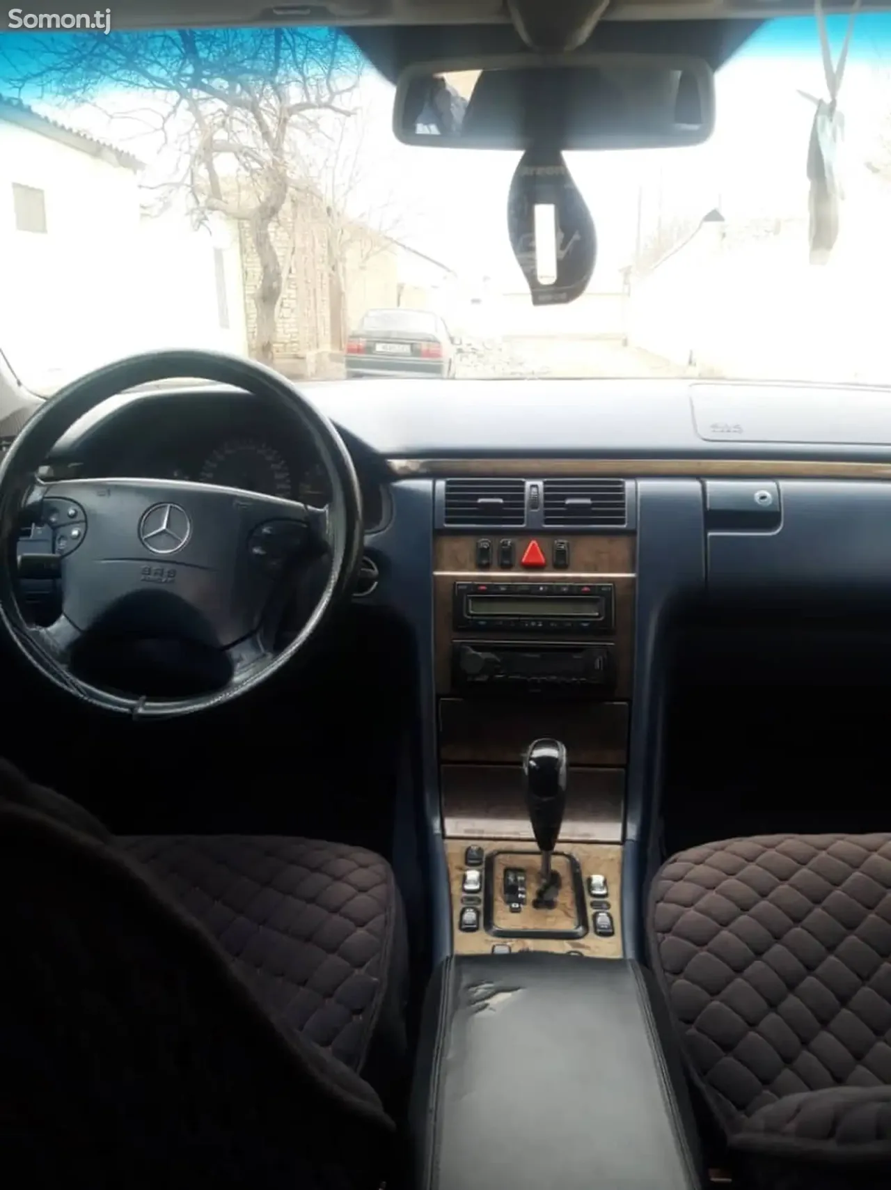 Mercedes-Benz E class 2000 · 3.2 AT